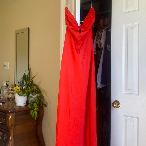 Meshki red long strapless dress NEW WITH TAGS - Picture 4 of 7